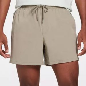 New VRST Men's  5” inseam relaxed fit short - Mint Size XXL